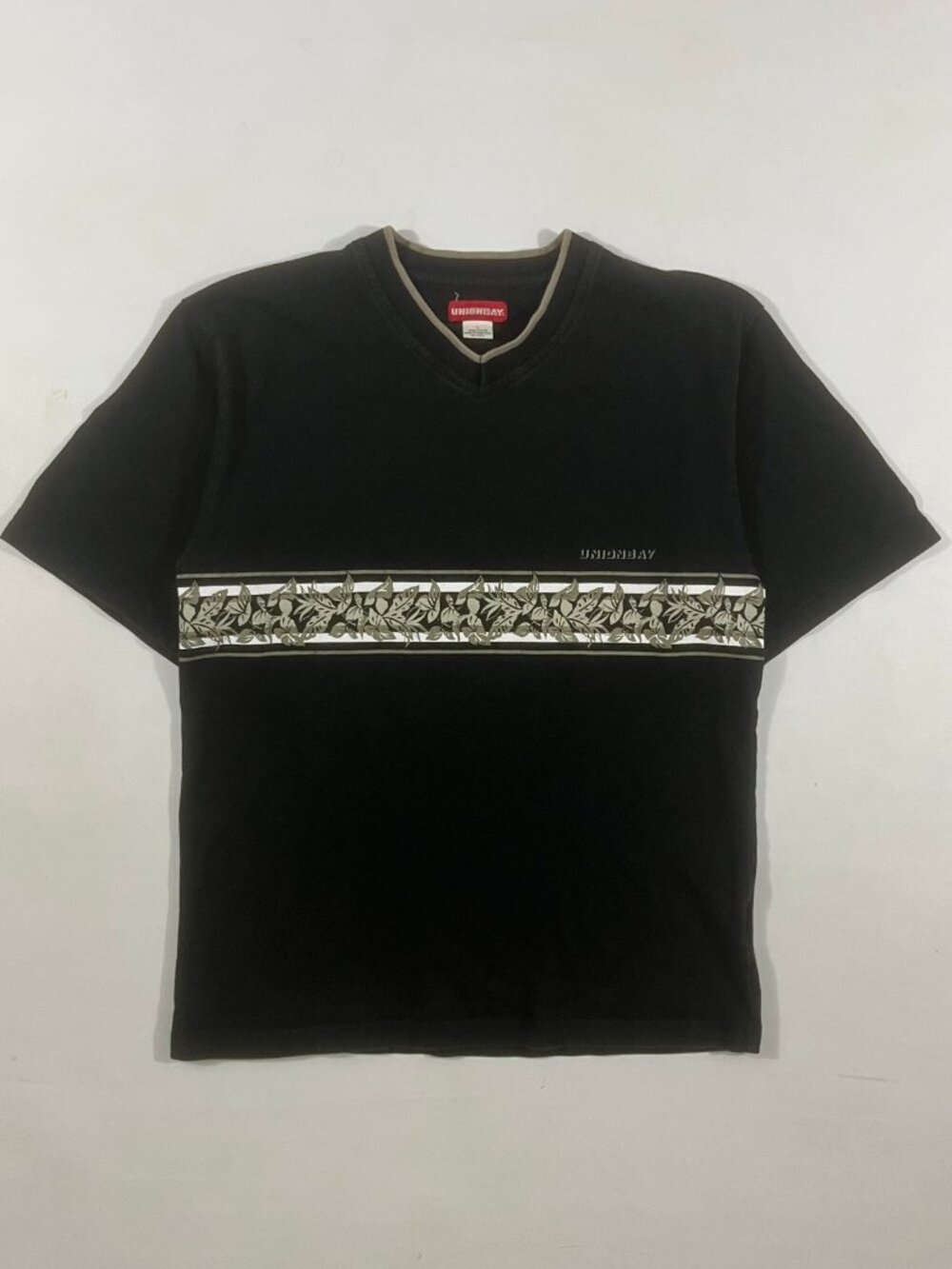 Vintage Y2K Unionbay Black Leaf Print Stripe V-Neck T-Shirt L